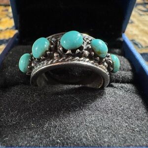 925 Sterling Silver Turquoise Cluster Ring
Vintage Southwest Statement Size 5.75